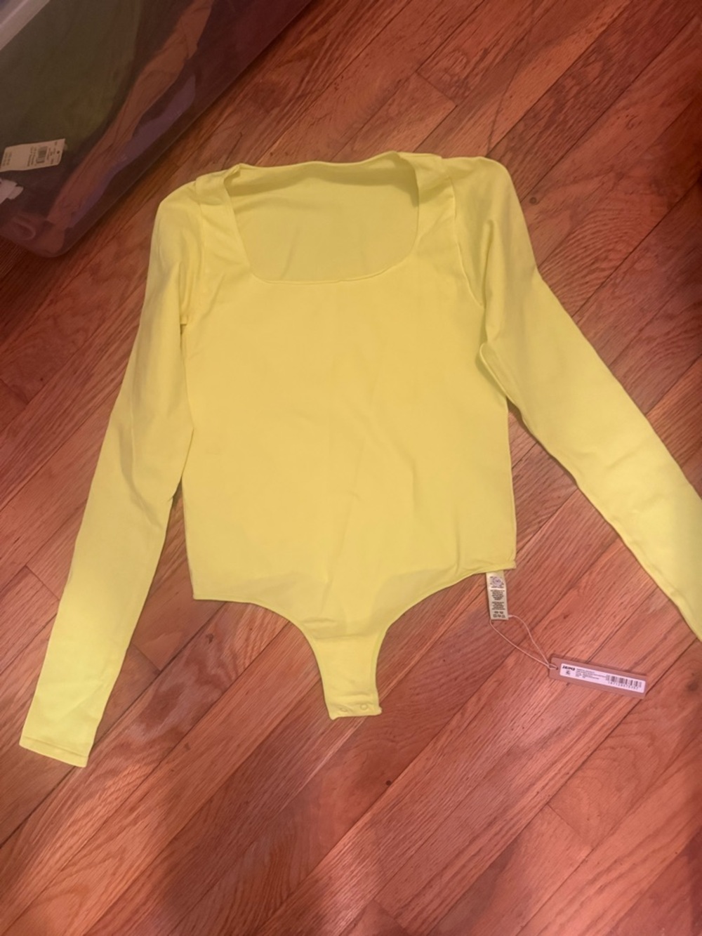 SKIMS Green Highlighter Long Sleeve Scoop Bodysuit NWT Size Small/Medium